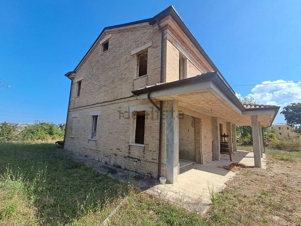 casa indipendente in vendita a Torre San Patrizio in zona Santa Maria d'Ete