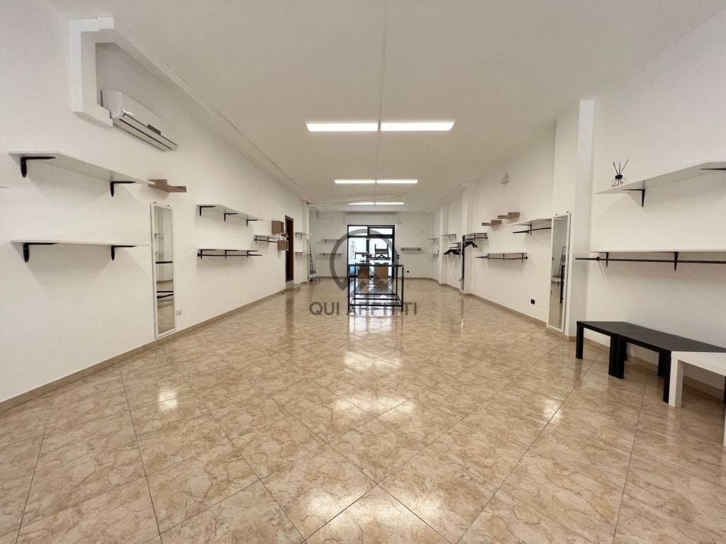 negozio in vendita ad Andria