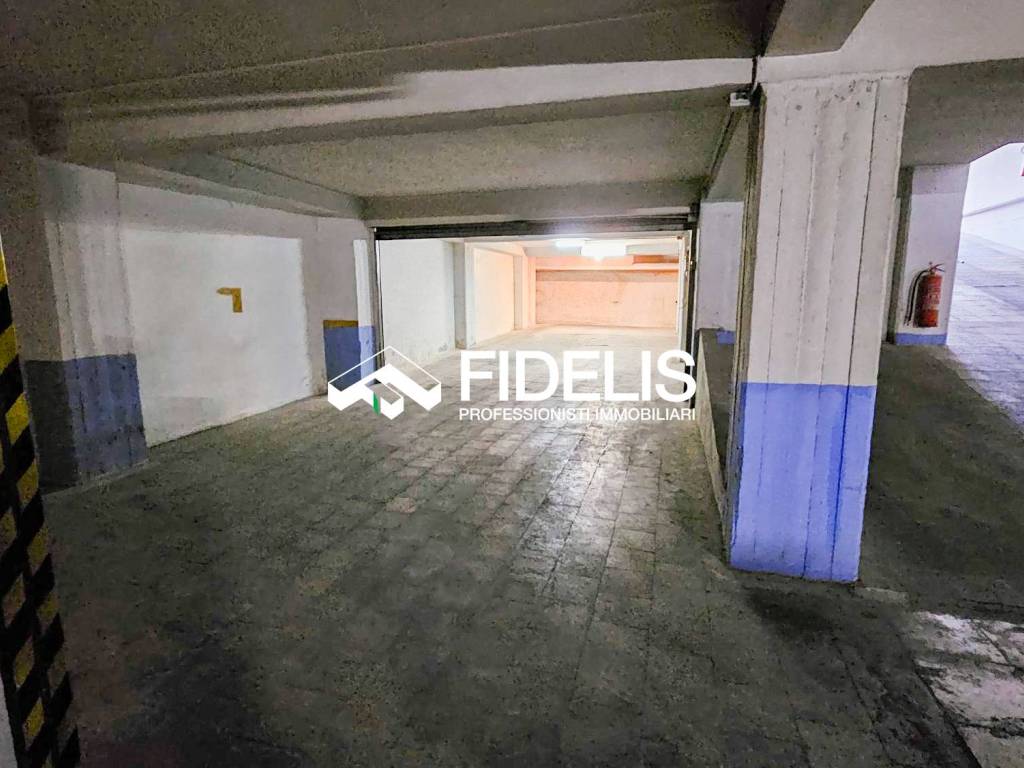 locale commerciale in vendita ad Andria