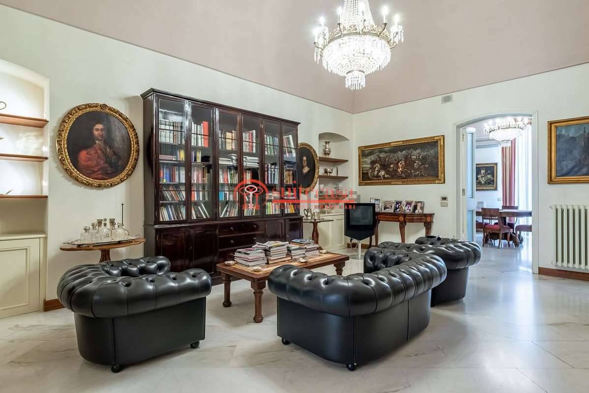 intera palazzina in vendita ad Andria in zona Centro Storico