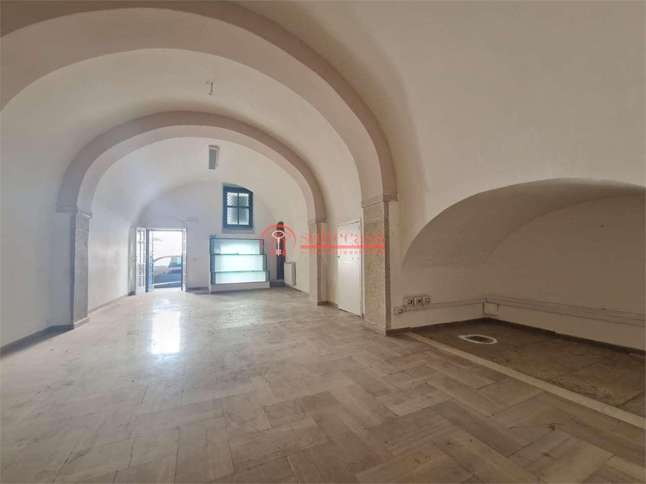negozio in vendita ad Andria