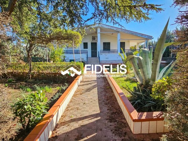 casa indipendente in vendita ad Andria in zona Castel del Monte