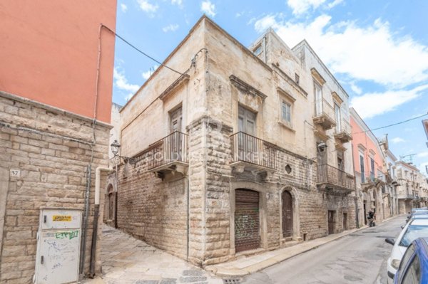 casa indipendente in vendita ad Andria in zona Centro Storico