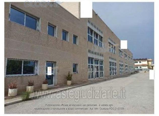 negozio in vendita ad Andria