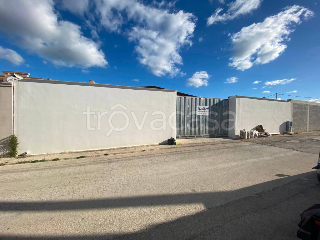 locale commerciale in vendita ad Andria