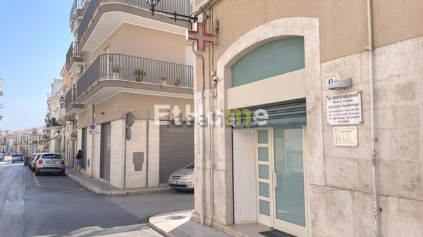 locale commerciale in vendita ad Andria