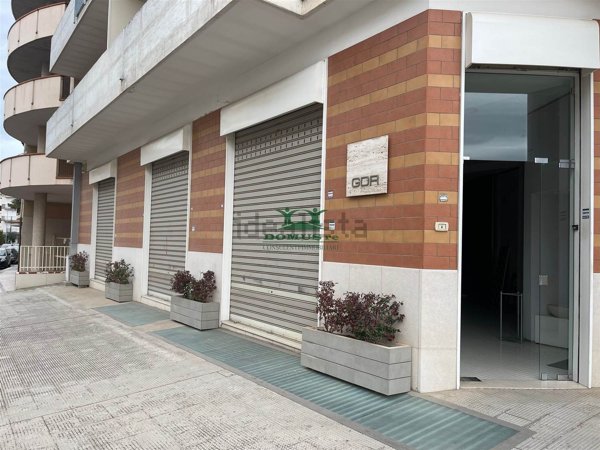 locale commerciale in vendita ad Andria