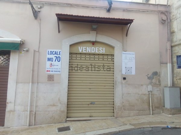 locale commerciale in vendita ad Andria