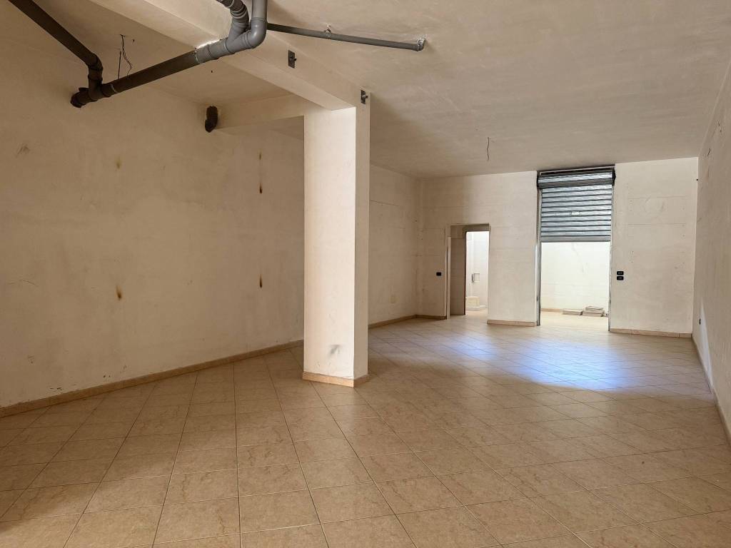 negozio in vendita ad Andria