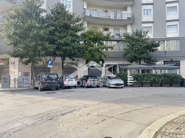 negozio in vendita ad Andria in zona Centro Storico