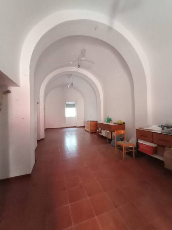 negozio in vendita ad Andria