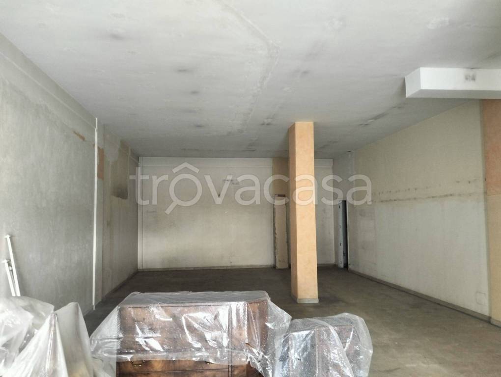 negozio in vendita ad Andria