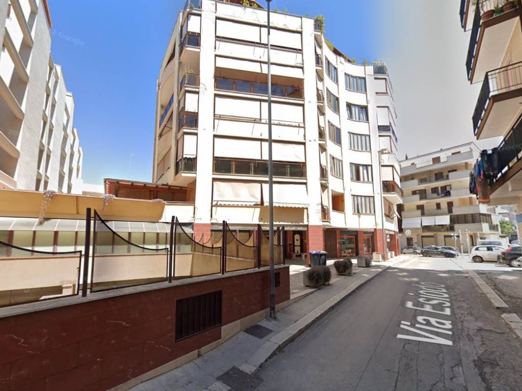 locale commerciale in vendita ad Andria