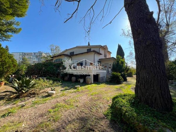 casa indipendente in vendita ad Andria in zona Castel del Monte