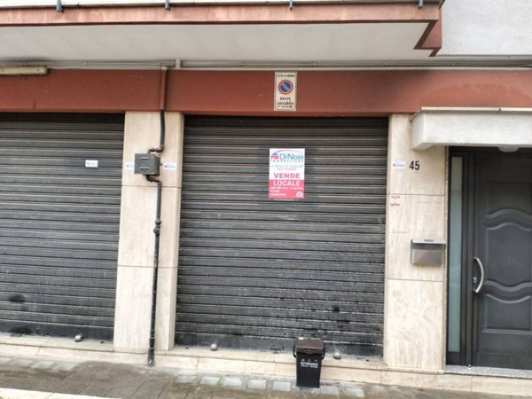 negozio in vendita ad Andria