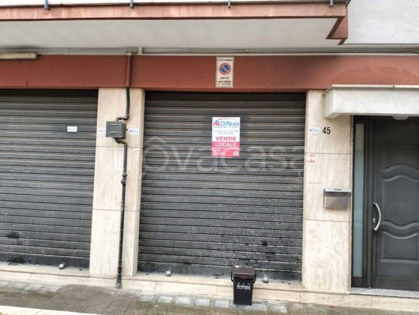 negozio in vendita ad Andria