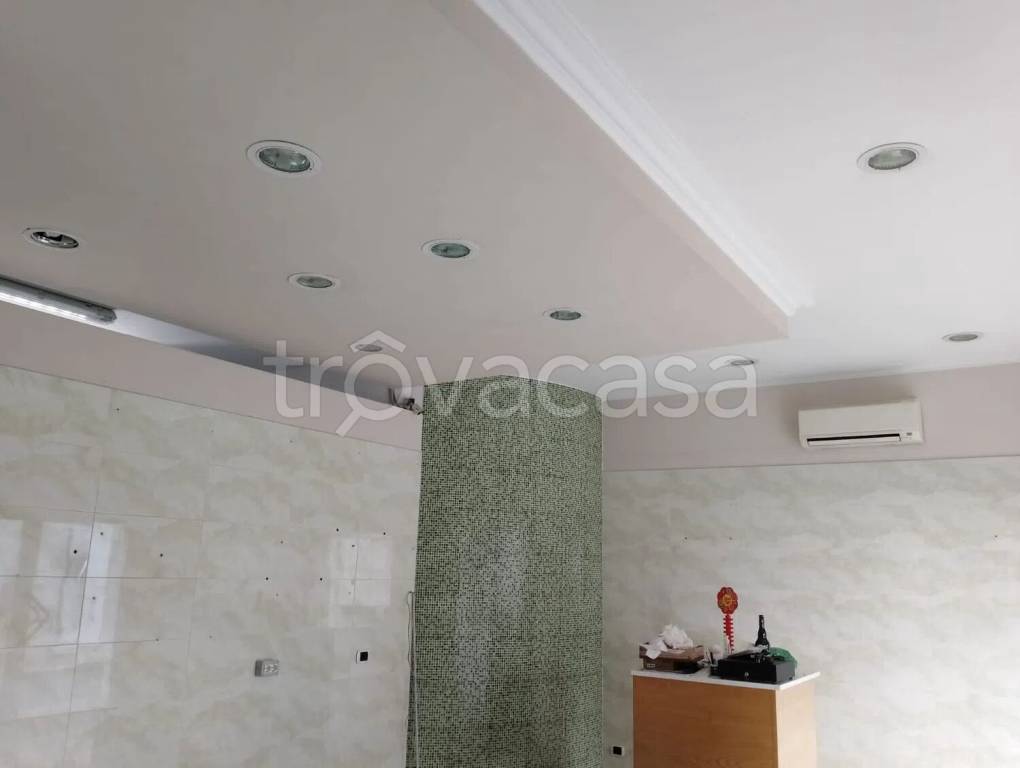 negozio in vendita ad Andria