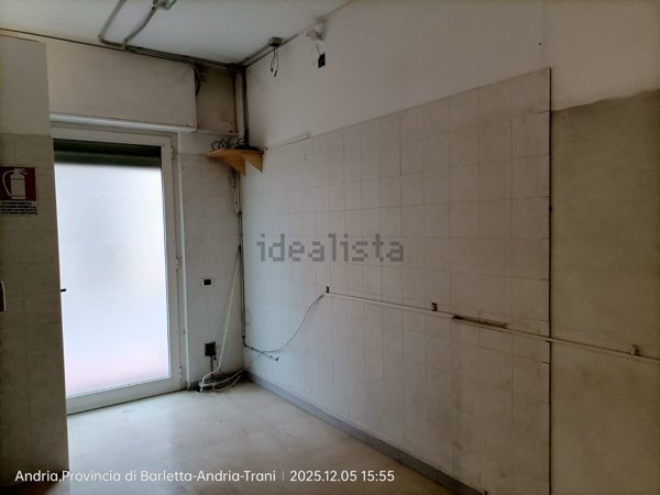 locale commerciale in vendita ad Andria