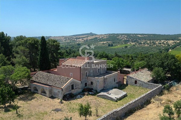ufficio in vendita ad Andria in zona Castel del Monte