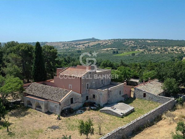casa indipendente in vendita ad Andria in zona Castel del Monte