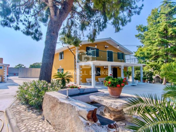 casa indipendente in vendita ad Andria in zona Centro Storico