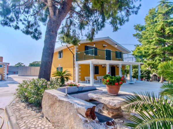 casa indipendente in vendita ad Andria in zona Centro Storico