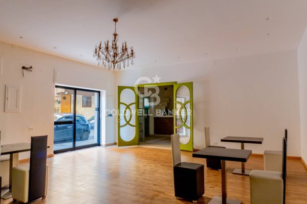 locale commerciale in vendita ad Andria