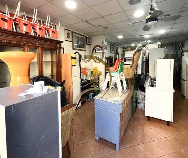 locale commerciale in vendita ad Andria