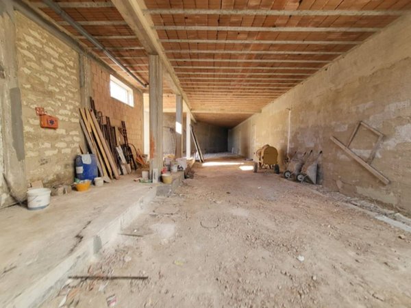 locale commerciale in vendita ad Andria