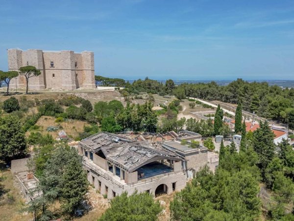 negozio in vendita ad Andria in zona Castel del Monte