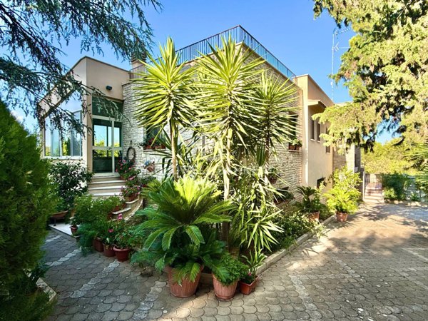 casa indipendente in vendita ad Andria in zona Castel del Monte