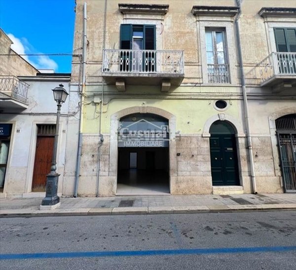 locale commerciale in vendita ad Andria