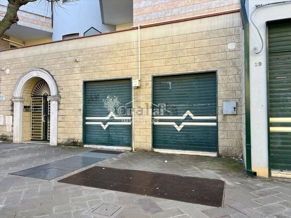 locale commerciale in vendita ad Andria