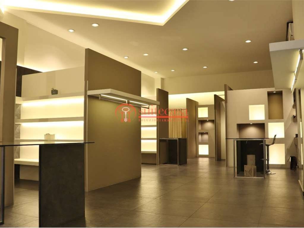 negozio in vendita ad Andria in zona Centro Storico