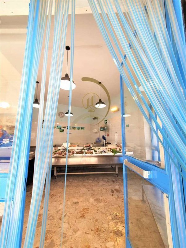 locale commerciale in vendita ad Andria