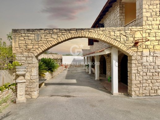 casa indipendente in vendita ad Andria in zona Montegrosso