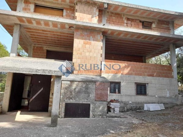 quadrivano in vendita ad Andria in zona Castel del Monte