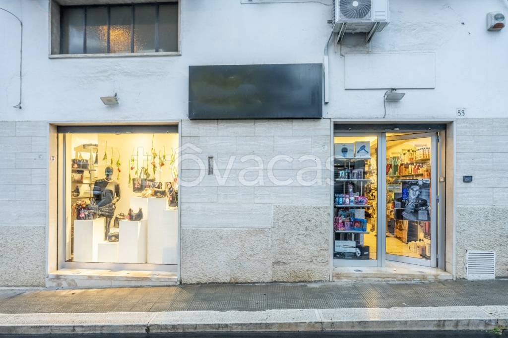 negozio in vendita ad Andria