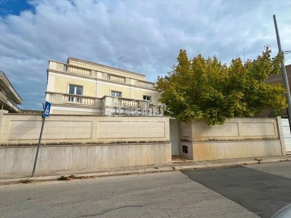 esavano in vendita ad Andria