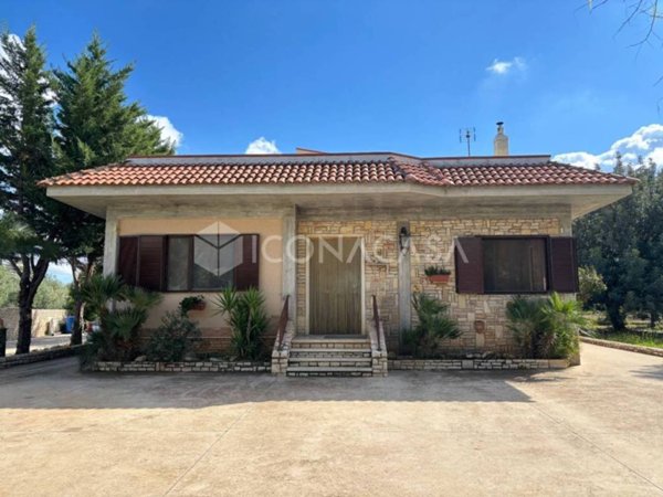 casa indipendente in vendita ad Andria in zona Castel del Monte