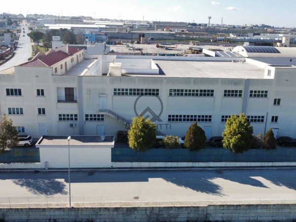 locale commerciale in vendita ad Andria