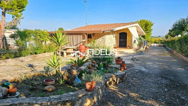 casa indipendente in vendita ad Andria in zona Castel del Monte
