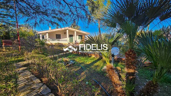 casa indipendente in vendita ad Andria in zona Castel del Monte