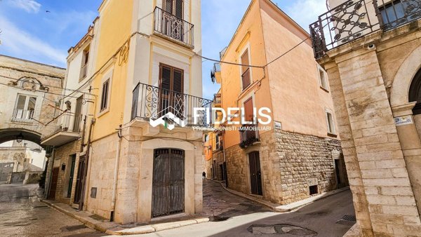 casa indipendente in vendita ad Andria in zona Centro Storico
