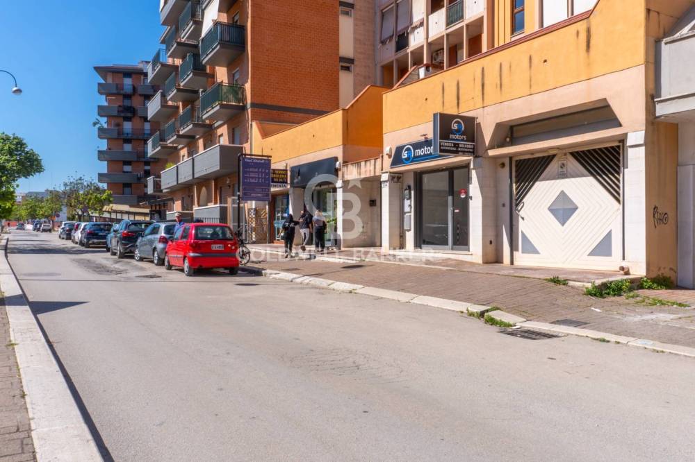 locale commerciale in vendita ad Andria
