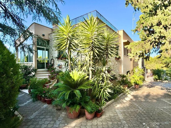 casa indipendente in vendita ad Andria in zona Castel del Monte