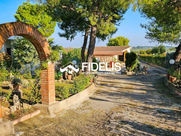 casa indipendente in vendita ad Andria in zona Castel del Monte