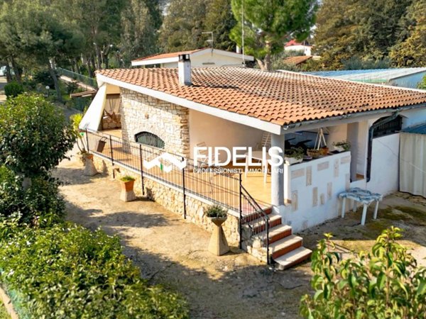 casa indipendente in vendita ad Andria in zona Castel del Monte