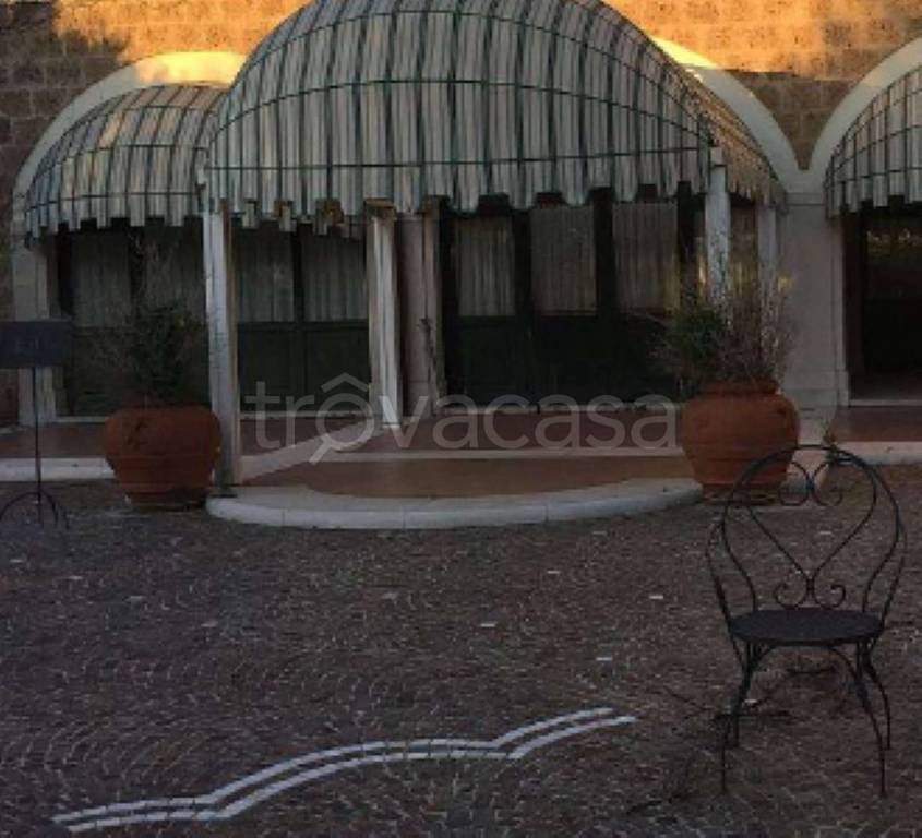 negozio in vendita ad Andria in zona Montegrosso