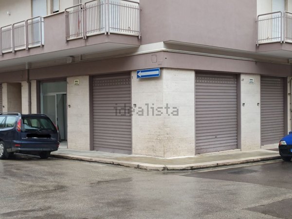 locale commerciale in vendita ad Andria